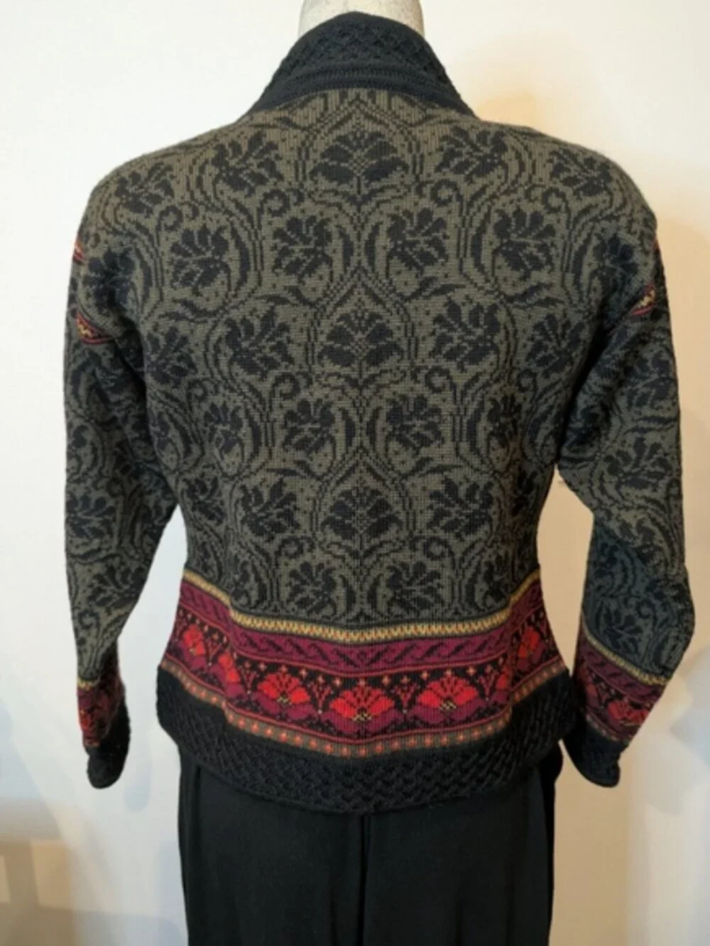 Vintage Dale of Norway black & green Wool cardigan sweater Women's Size Med